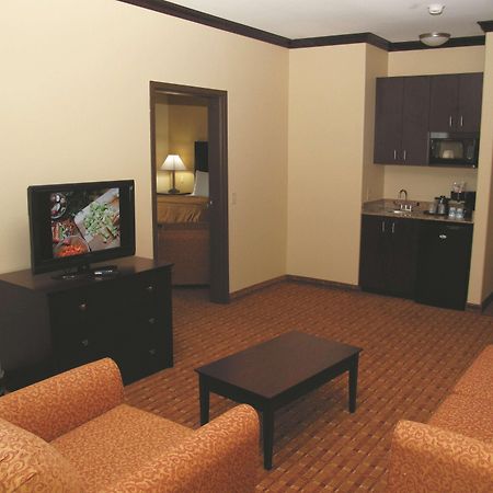 La Quinta By Wyndham Ennis Hotel Exterior photo