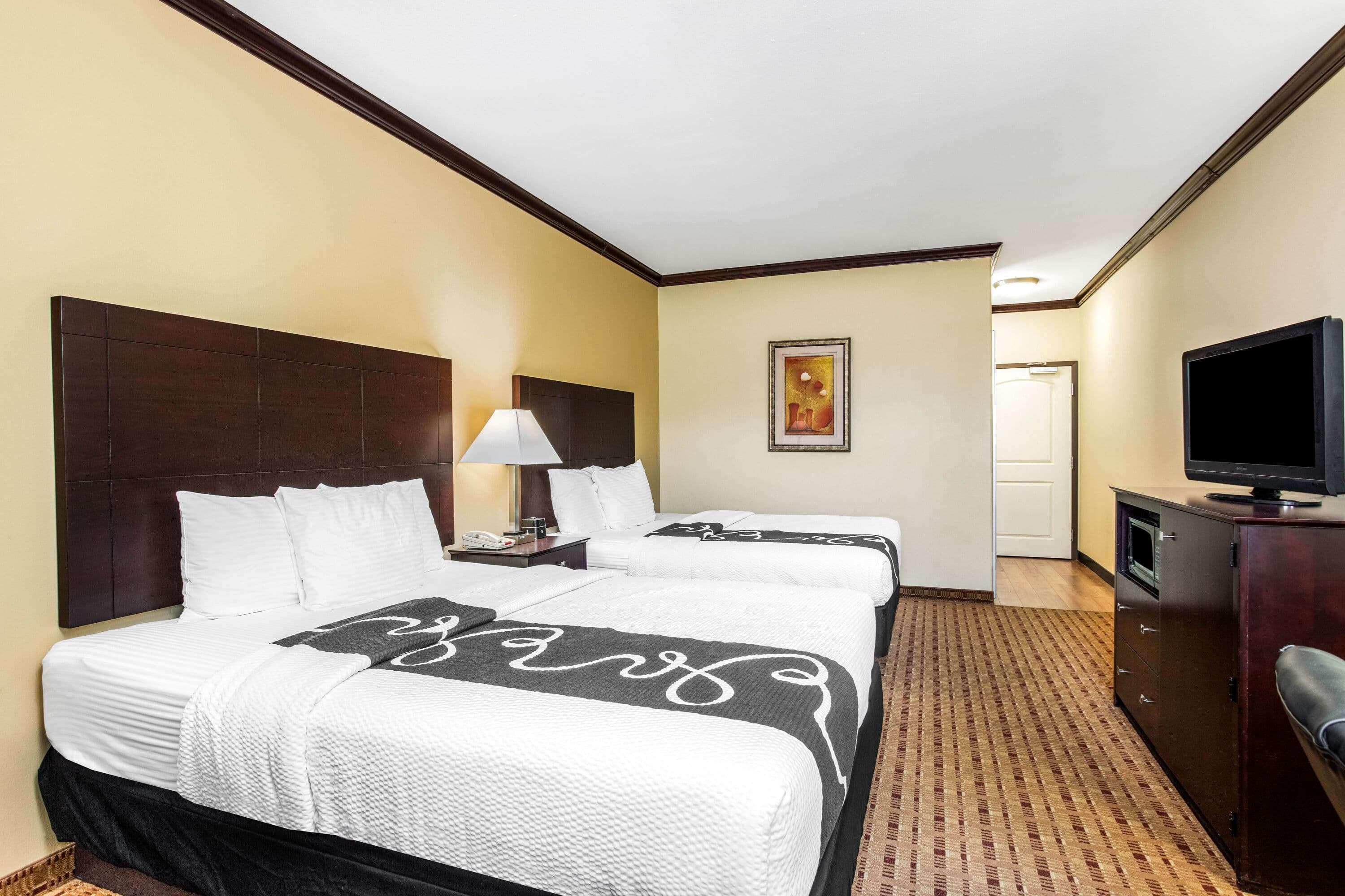 La Quinta By Wyndham Ennis Hotel Exterior photo