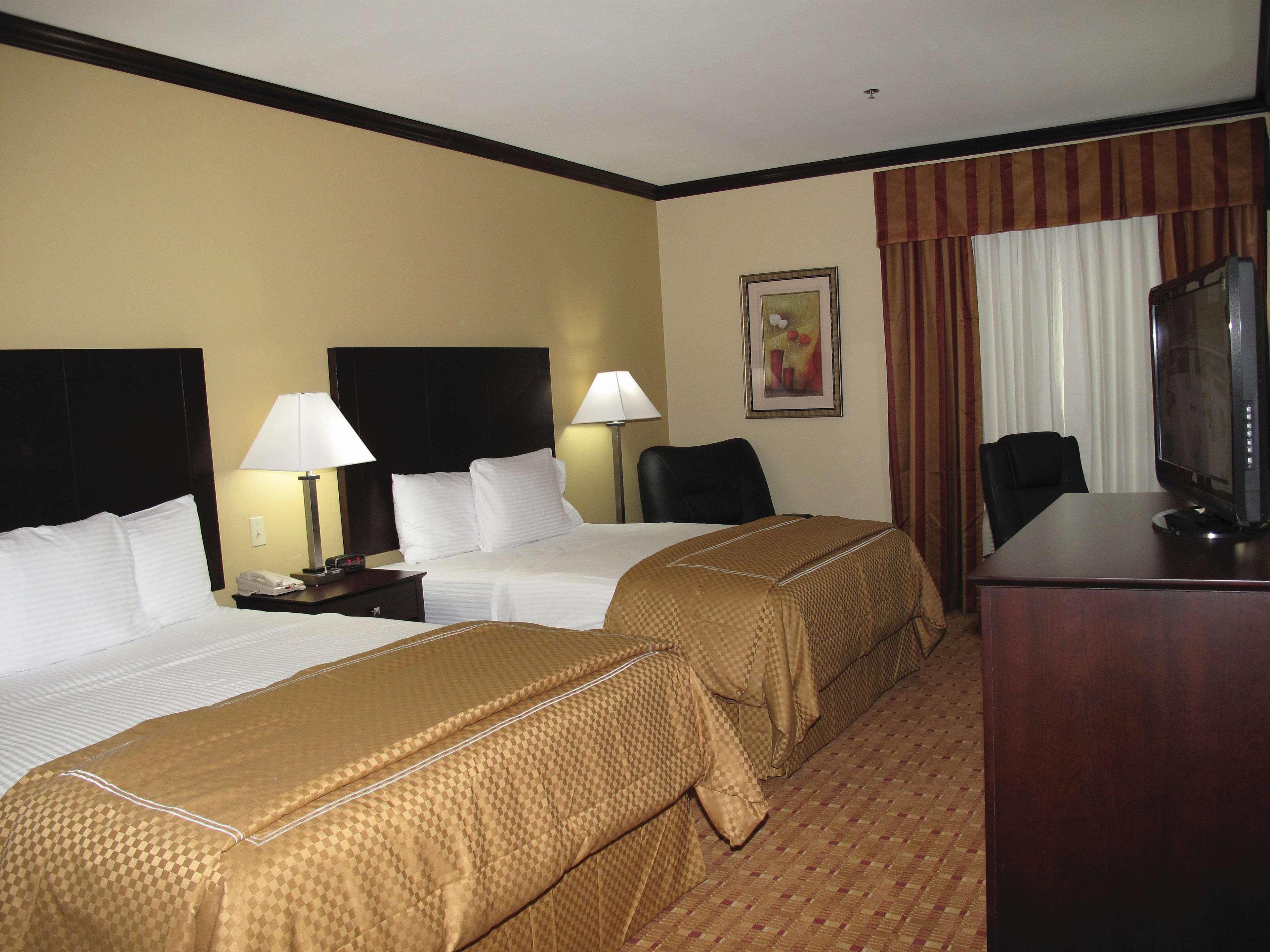 La Quinta By Wyndham Ennis Hotel Exterior photo
