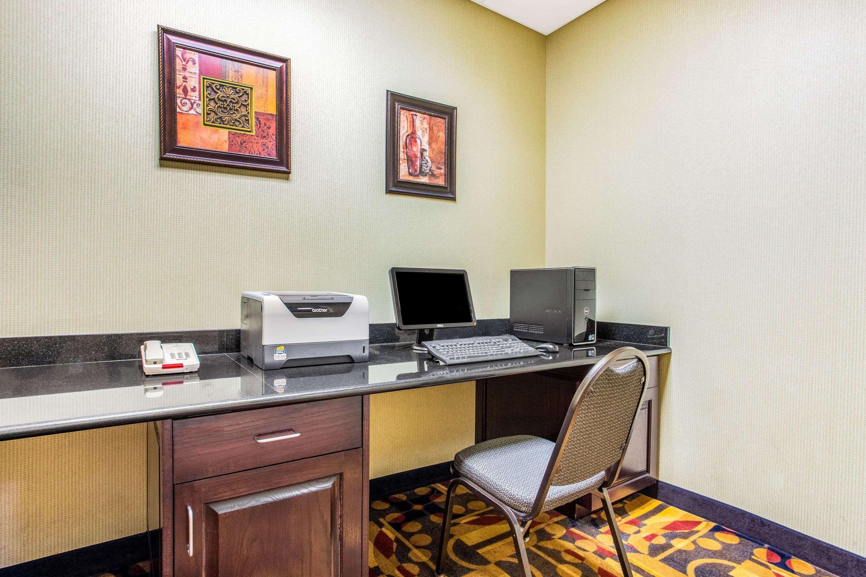La Quinta By Wyndham Ennis Hotel Exterior photo