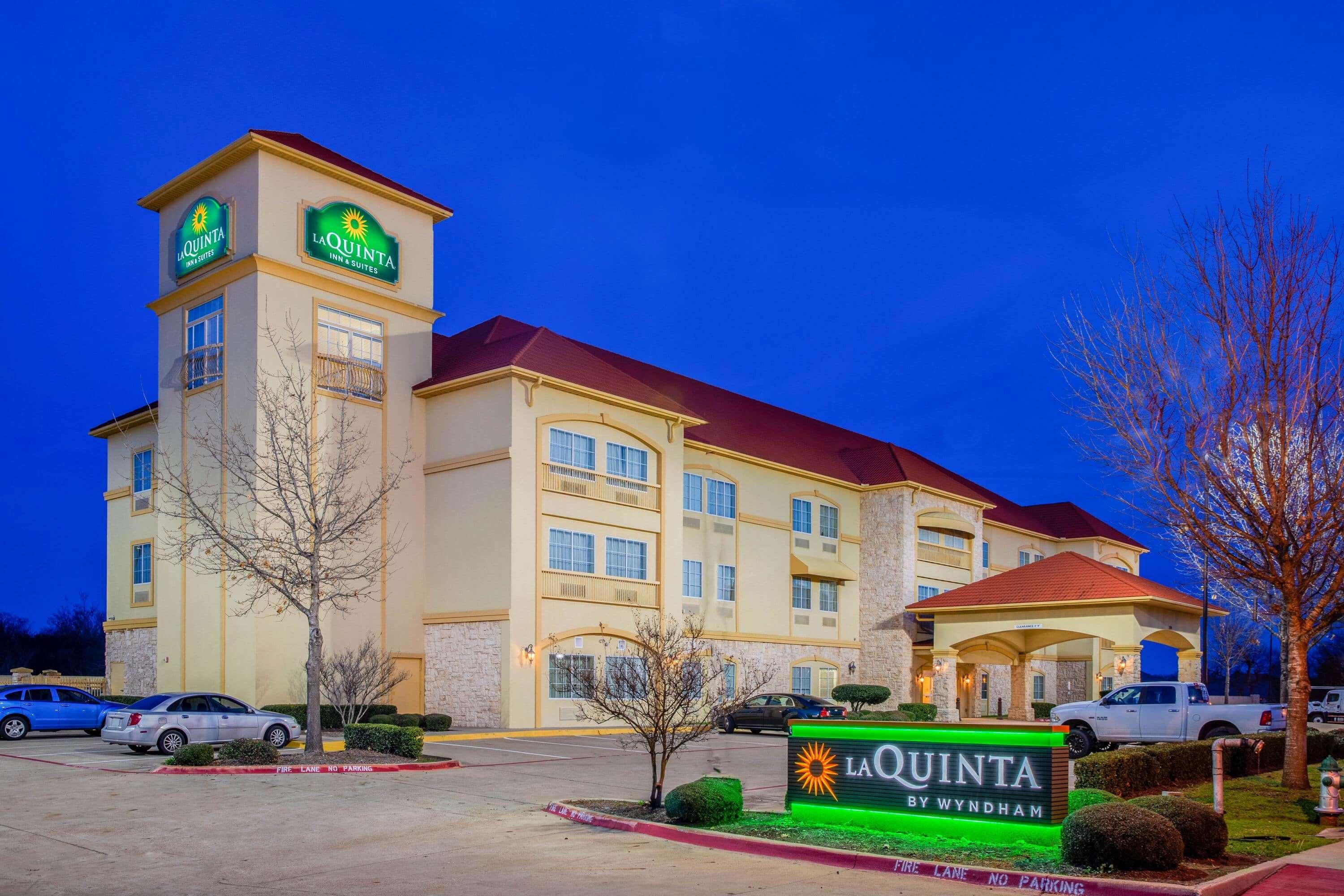 La Quinta By Wyndham Ennis Hotel Exterior photo