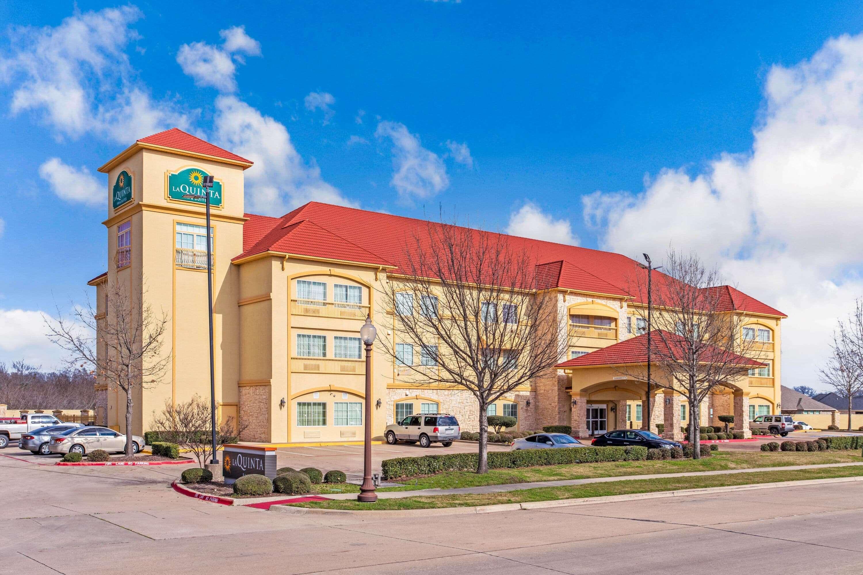 La Quinta By Wyndham Ennis Hotel Exterior photo